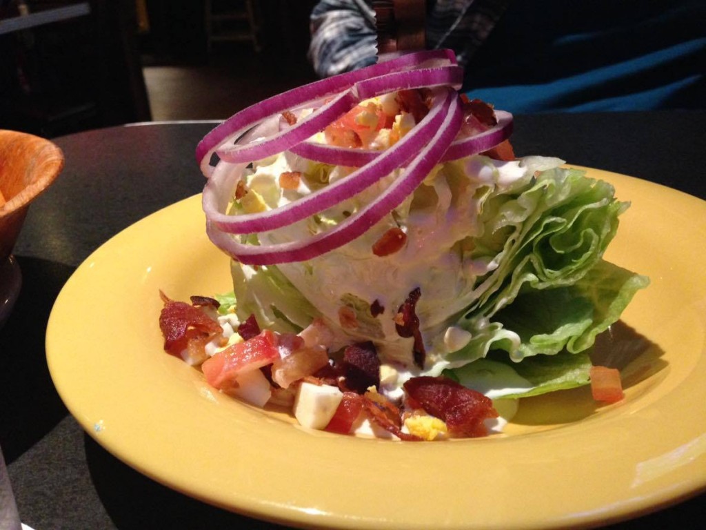 A Night at the Winking Lizard / Lizardville - Copley, Ohio - NeuFutur