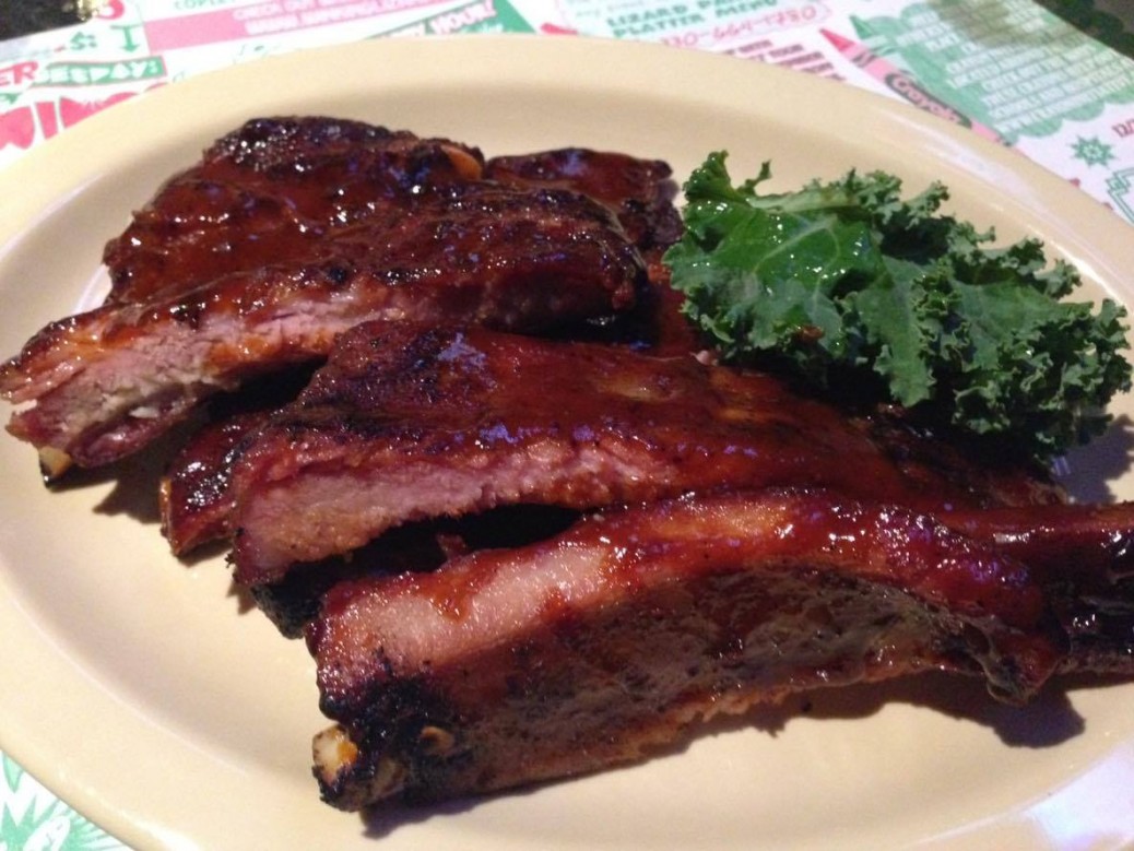 A Night at the Winking Lizard / Lizardville – Copley, Ohio – NeuFutur